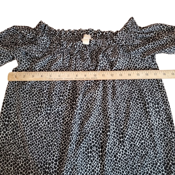 Michael Kors Black and White Patterned Blouse. MED. G0088 - Picture 5 of 9